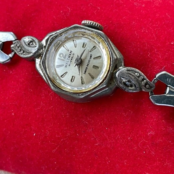 Vintage Waltham Ladies Wristwatch Handwinding Shock Resistance Quartz Watch - Picture 11 of 11